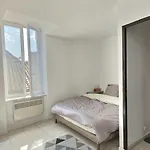 Des Au Calme Dans Un Immeuble Historique דירה בזייה