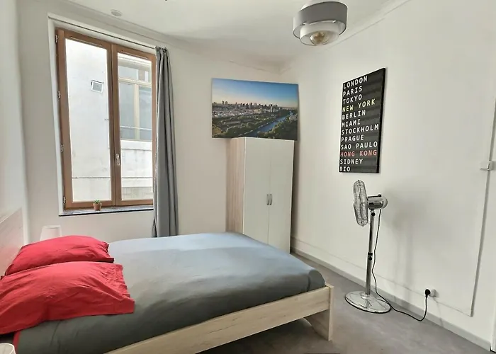 Des Au Calme Dans Un Immeuble Historique Apartment Beziers