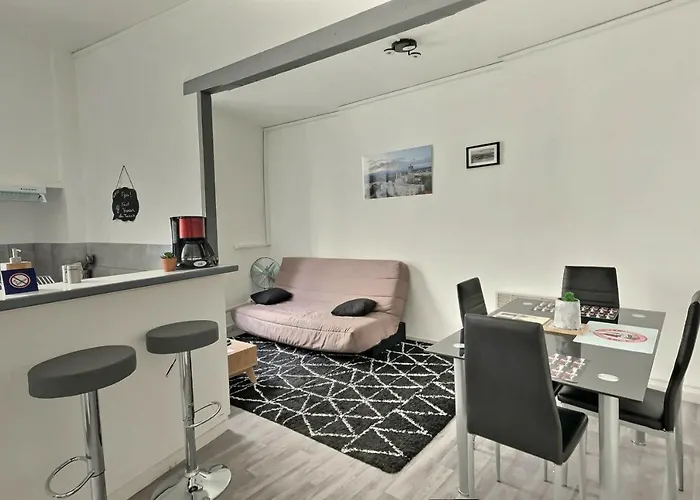 Des Au Calme Dans Un Immeuble Historique Apartment *