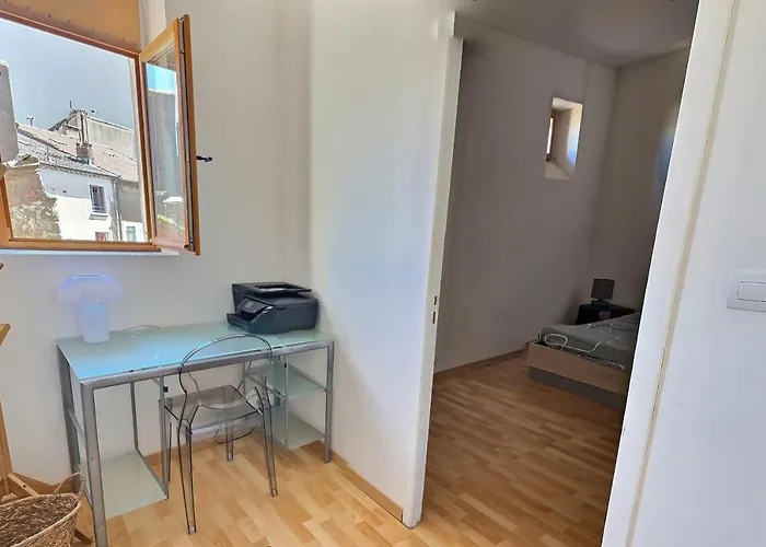 Des Au Calme Dans Un Immeuble Historique Apartment Beziers